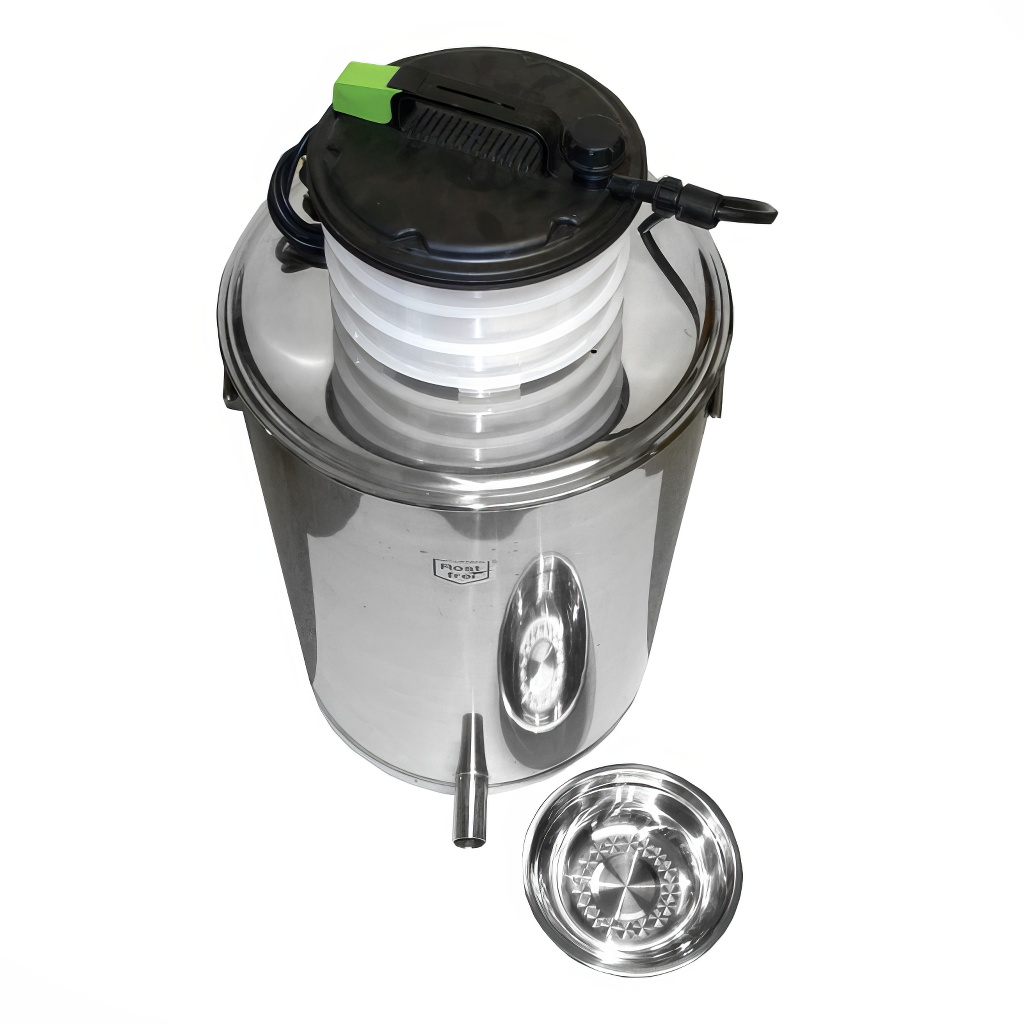Round wax melter with steam generator